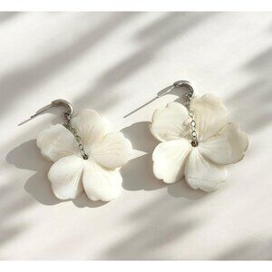 Mother of Pearl Hand Carved Floral Pendant w/ Sterling Silver 925 Earrings